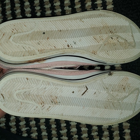 Pink Nikes - Picture 6 of 7